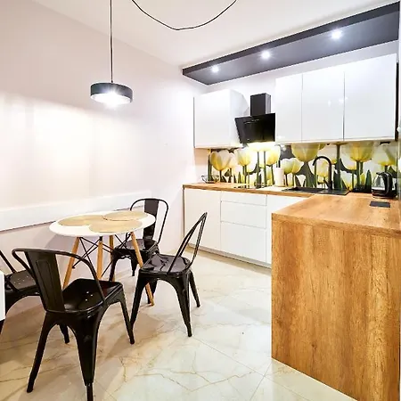 Laguna 12 * ポラニツァ・ズドゥルイ