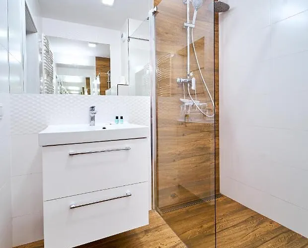 Laguna 12 פולניסה-ז'דוז'